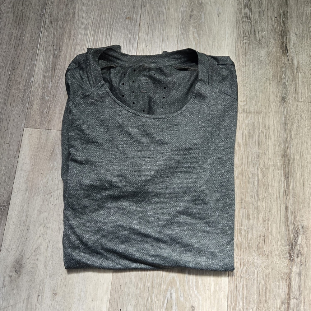 Lululemon Dark Grey Metal Vent Tech Shirt Short Sleeve Size XL